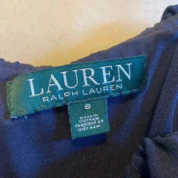 Dress - Picture 4 of 6